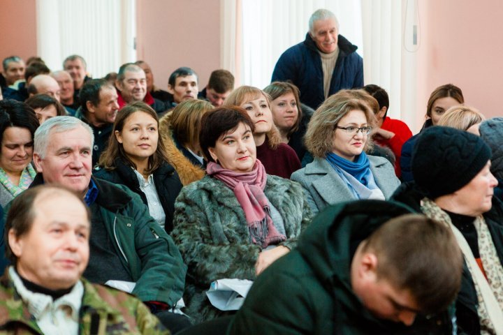 PDM delegation reached Fălești. Vlad Plahotniuc discussed with locals about new investments and new jobs 