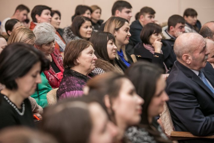 PDM delegation reached Fălești. Vlad Plahotniuc discussed with locals about new investments and new jobs 