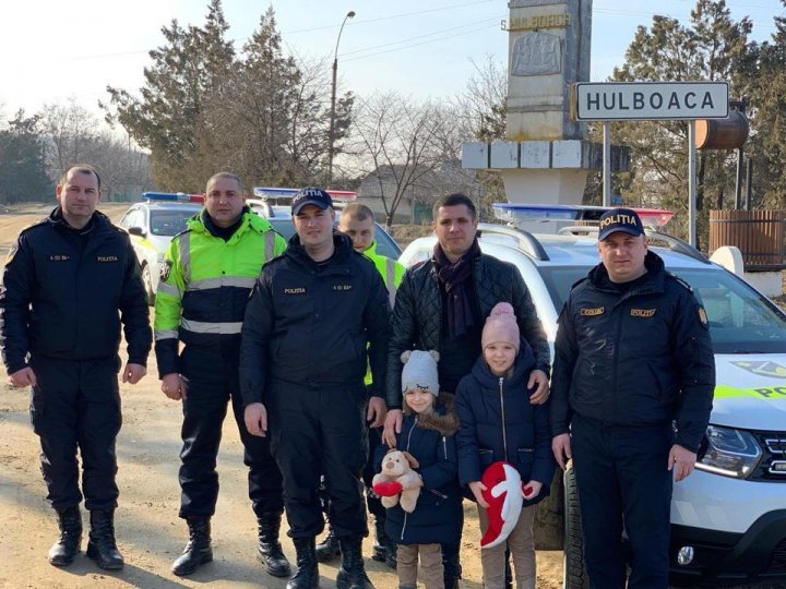 Beautiful gesture of policemen to single parent with his six children 