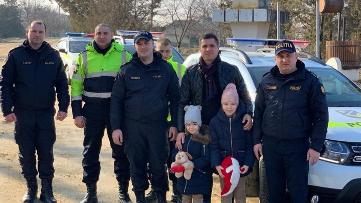 Beautiful gesture of policemen to single parent with his six children 