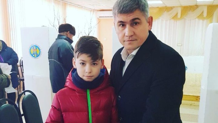 Alexandru Jizdan along with his sons went to vote: People choose path of country's future 