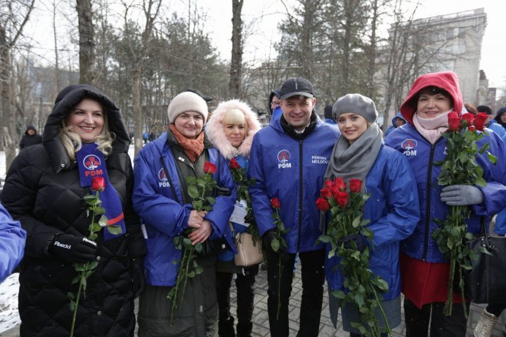 DPM candidates gave roses to all the women they met on Capital streets today