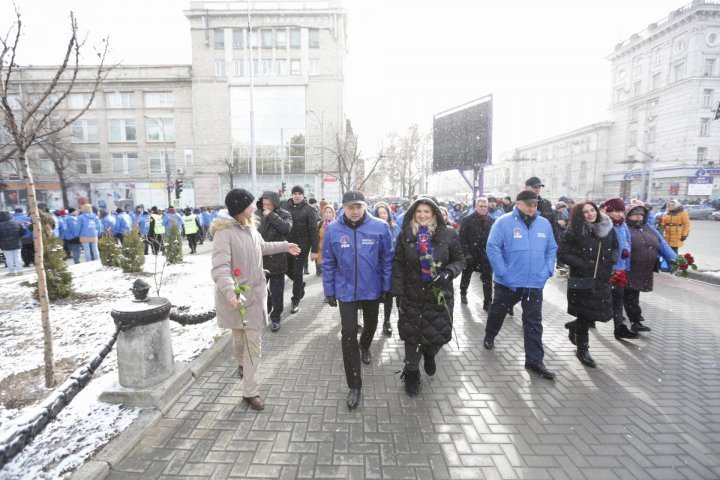 DPM candidates gave roses to all the women they met on Capital streets today