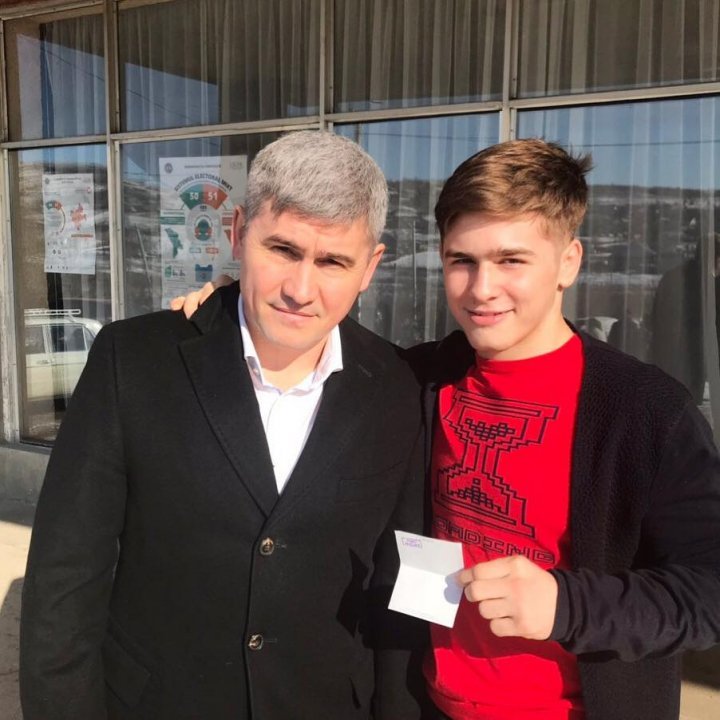 Alexandru Jizdan along with his sons went to vote: People choose path of country's future 