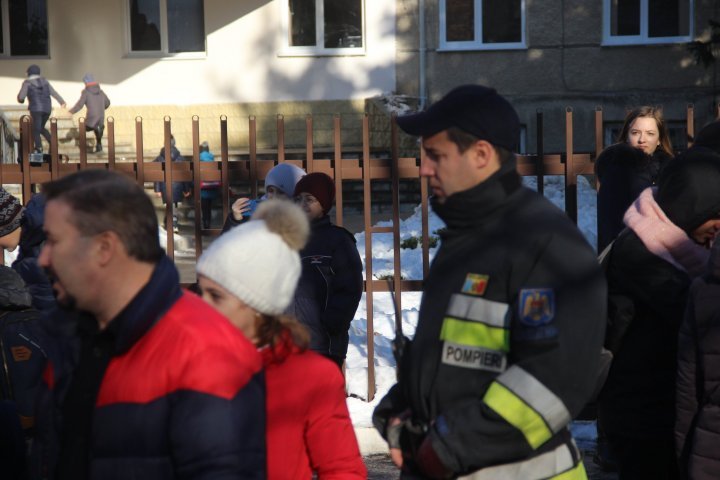 Pupils of a Chisinau high school trained fire safety rules (photo)