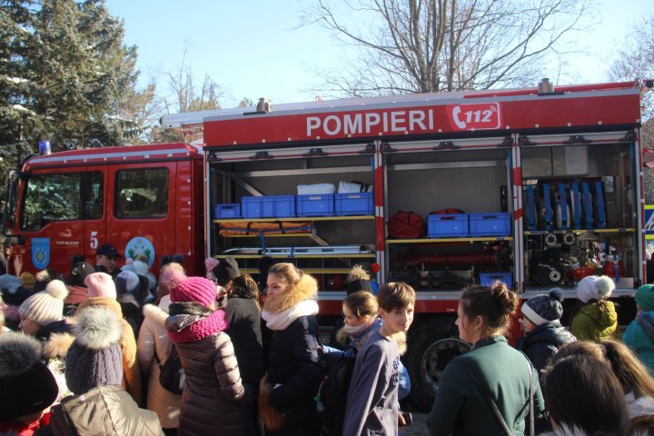 Pupils of a Chisinau high school trained fire safety rules (photo)