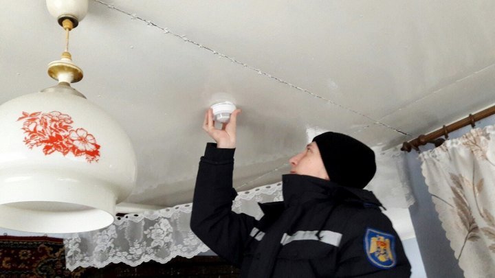 Campaign A house is protected, a life is saved: More free smoke alarms installed for Moldova's homes