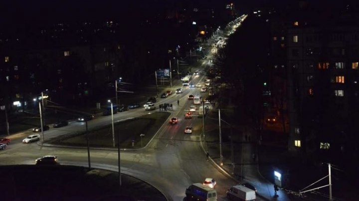 Soviet bulbs replaced by modern LEDs on main artery of Chisinau's Buiucani sector. What are locals' opinions 