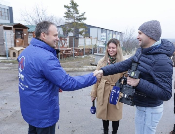 Andrei Nastase curses Publika TV journalists, while Andrian Candu shakes hands with Jurnal TV team (PHOTO)