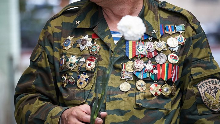 Premier Pavel Filip awarded medals to heroes who fought in the Nistru war