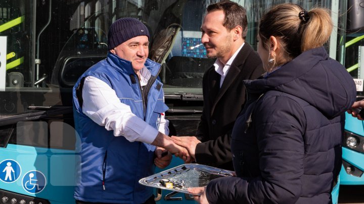 Photos of new air-conditioned buses purchased from Turkey 