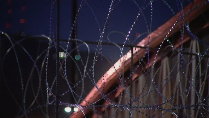 Agents put razor wire on El Paso border fences