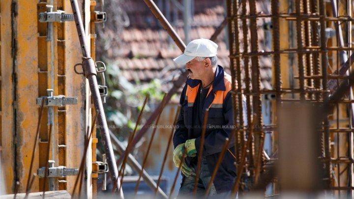 Scandalous building on Alba Iulia st. in Capital. Locals gathered and gave voice against construction firm 