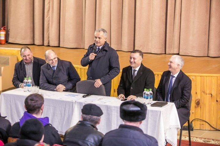 Vlad Plahotniuc visited his hometown Grozeşti: Efficient works must be persisted after elections 