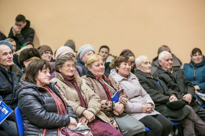 Vlad Plahotniuc visited his hometown Grozeşti: Efficient works must be persisted after elections 