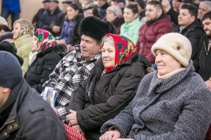 Vlad Plahotniuc visited his hometown Grozeşti: Efficient works must be persisted after elections 