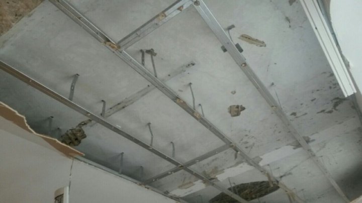 Thrilling! Ceiling fell over teacher's desk in Balti classroom 