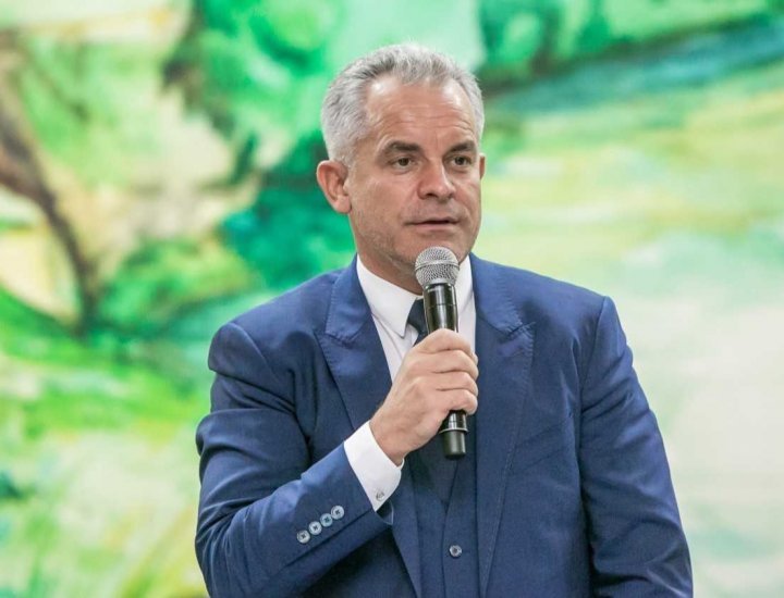 Vlad Plahotniuc and people from Grozesti: A lot of good projects have been done here, but we can do even more