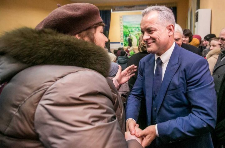 Vlad Plahotniuc and people from Grozesti: A lot of good projects have been done here, but we can do even more