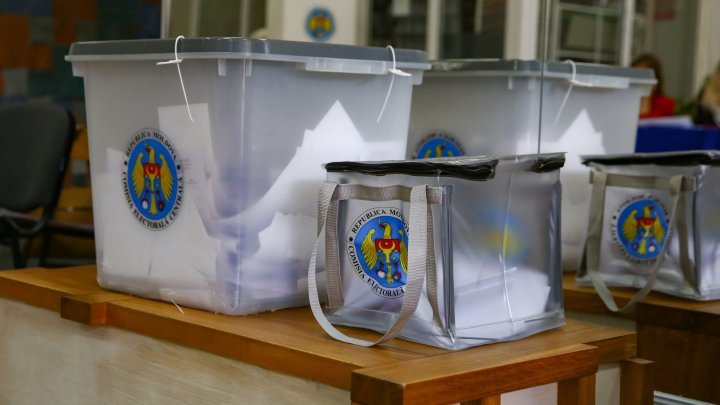 Moldovans came to vote in early morning: It's historic day for country 