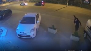 Two young drunk people from Capital have vandalized a flower bouquet on Burebista Street