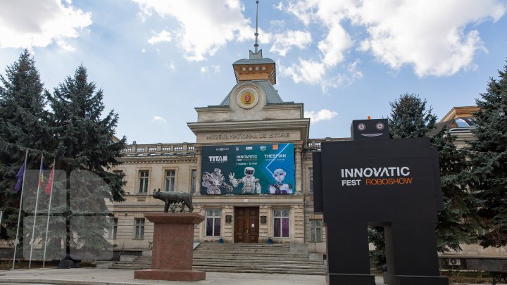 Unusual exhibition of robots at the National History Museum of Moldova. They sing, dance and answer questions