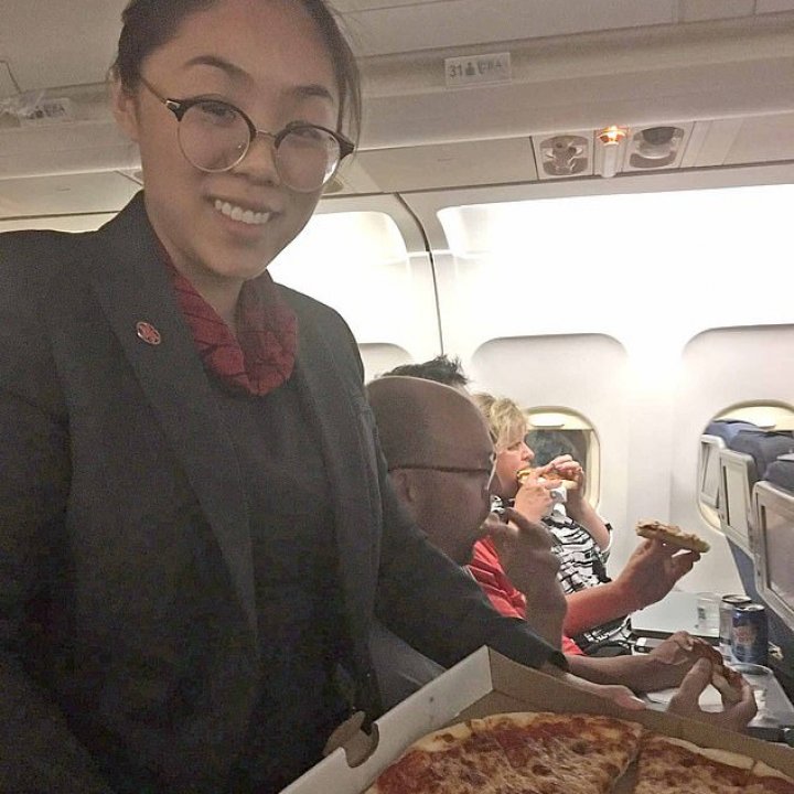 Big-hearted pilot ordered 23 pizzas to their airplane during a snowstorm in Canada