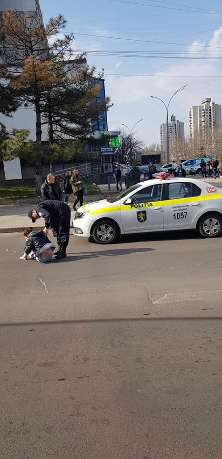 Accident in Botanica sector. Police car hits woman on crosswalk 