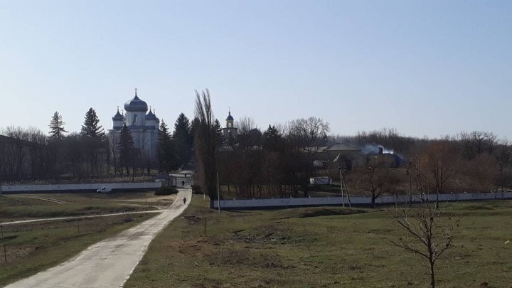 Hirbovat monastery caught fire. Place where cereals and wool was stored in flames (PHOTO)