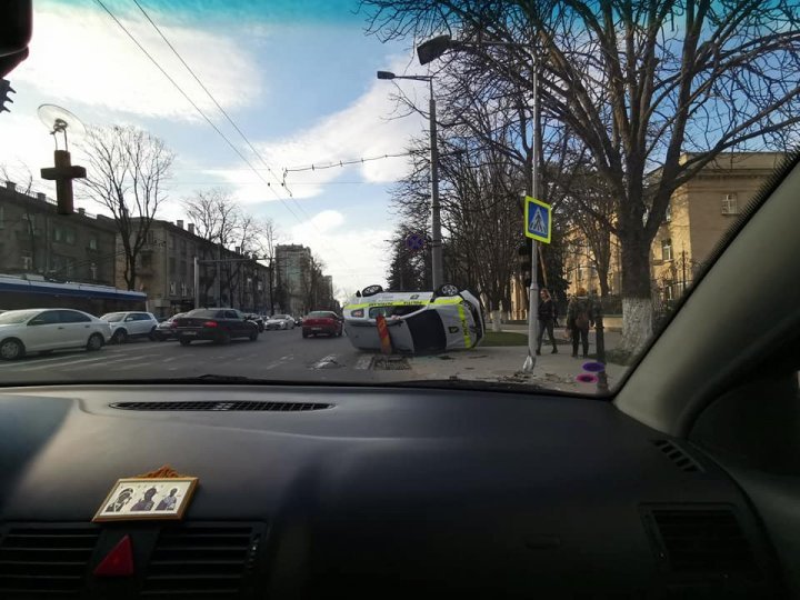 Accident involving a police car: Collided with another car and overturned