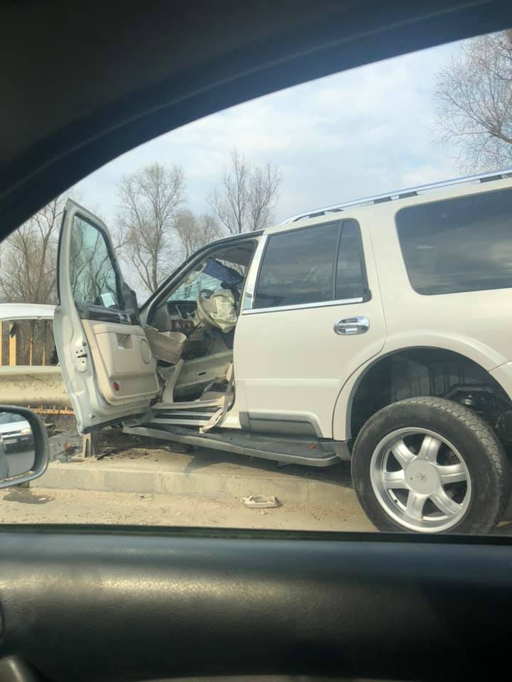 Grave accident in Ungheni. A driver collided with road parapet 