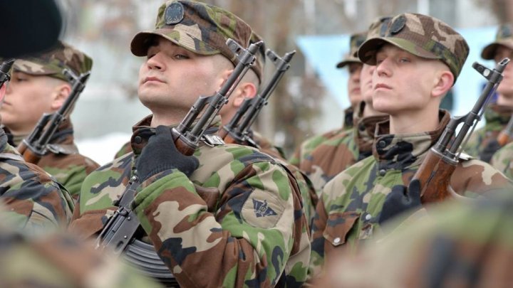  Soldiers of Guard Battalion take the oath of faith and ready to defend the homeland 