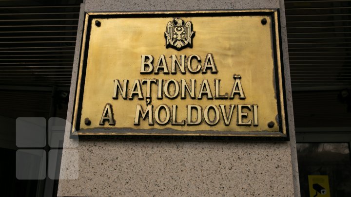 National Bank's notably exhibition grabs rapt attention of Moldova students (photoreport)