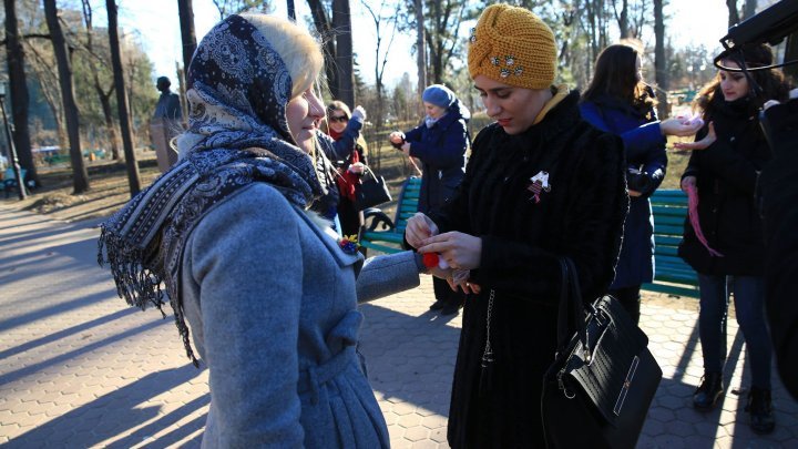 Handmade martisors made by National Ethnography Museum employees for people who walked through the central park of Chisinau