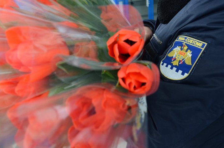 Custom Officers offered all ladies passing border at Palanca and Chisinau International Airport (photoreport)