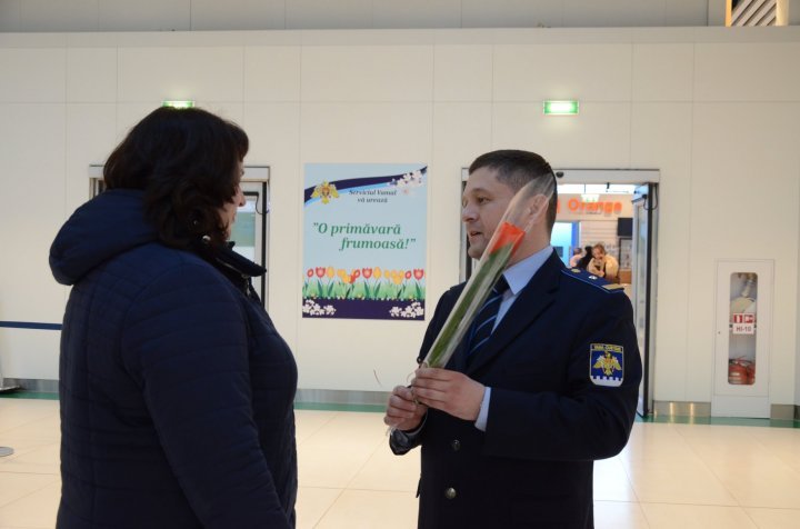 Custom Officers offered all ladies passing border at Palanca and Chisinau International Airport (photoreport)