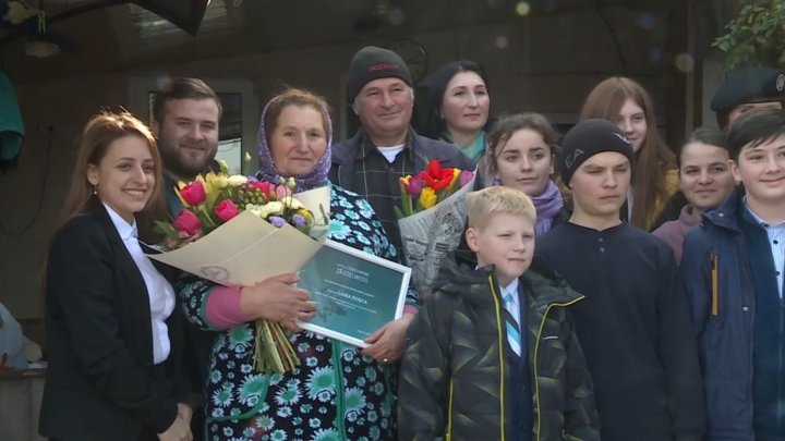 Hero mom in Causeni district has 32 children. Edelweiss foundation of Vlad Plahotniuc visited her on March 8