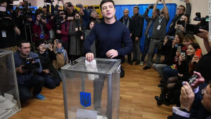 Ukraine election: Politically inexperienced comedian leads first round of Ukraine's presidential elections