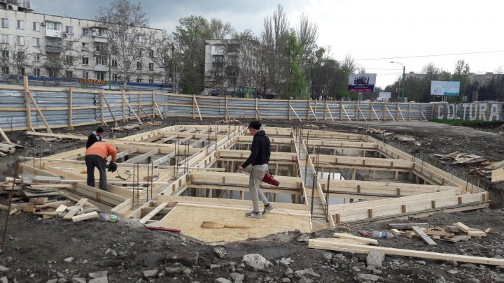 Chisinau citizens heartened with new street fountain (photo)