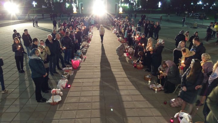 Hundreds of believers attended Resurrection Service at Metropolitan Cathedral in Chisinau 