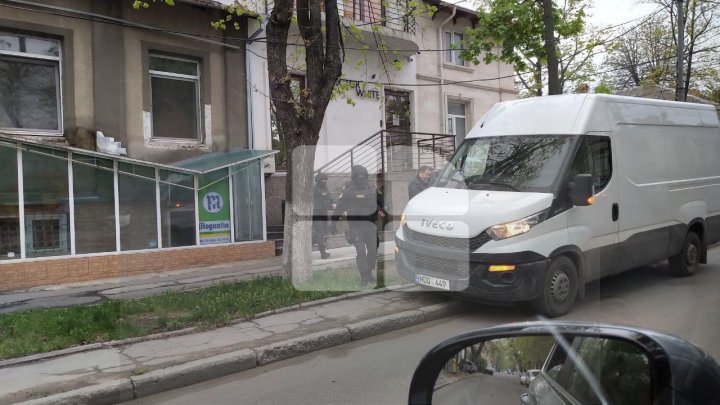 Exclusive photos of PLDM ex-chief Vlad Filat seen in Chisinau Friday morning 