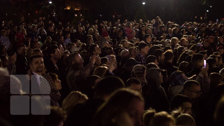 Holy light from Jerusalem's Holy Sepulcher church reached Chisinau's Nativity of the Lord Metropolitan Cathedral