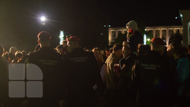 Holy light from Jerusalem's Holy Sepulcher church reached Chisinau's Nativity of the Lord Metropolitan Cathedral