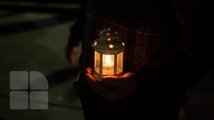 Holy light from Jerusalem's Holy Sepulcher church reached Chisinau's Nativity of the Lord Metropolitan Cathedral