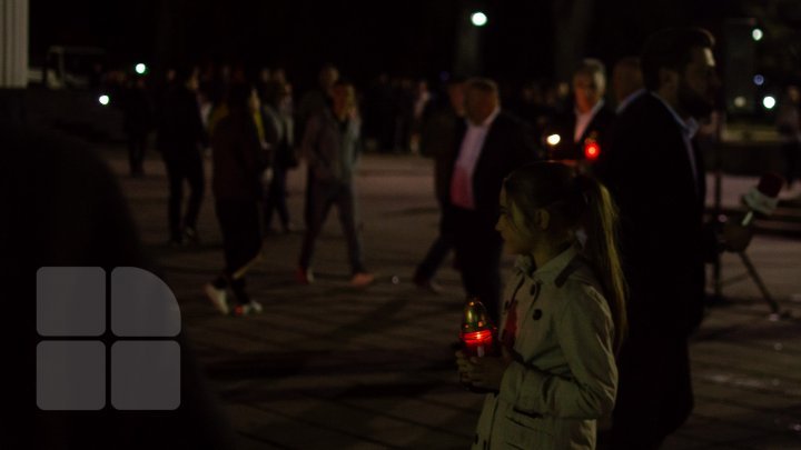 Holy light from Jerusalem's Holy Sepulcher church reached Chisinau's Nativity of the Lord Metropolitan Cathedral