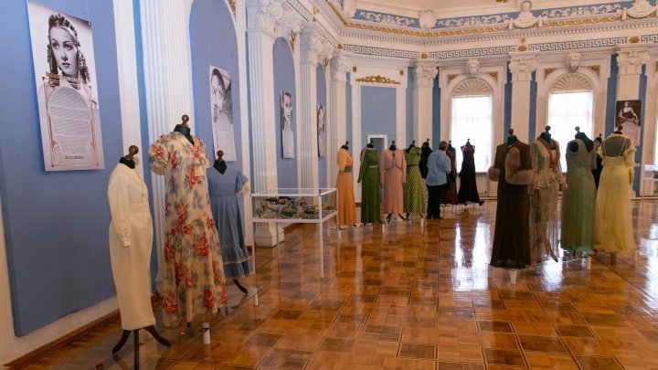 Unique and famous collection. Exhibition of clothes worth 250 thousand USD started at National History Museum from Chisinau 