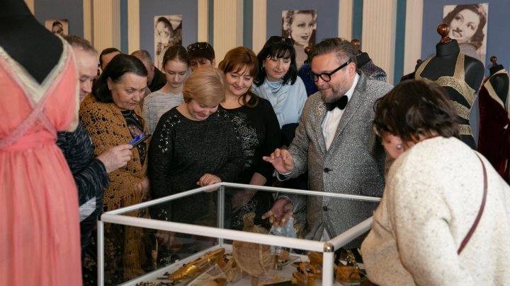 Unique and famous collection. Exhibition of clothes worth 250 thousand USD started at National History Museum from Chisinau 