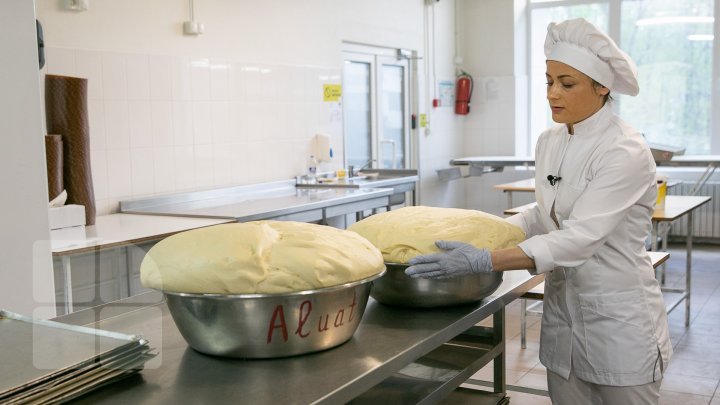 Getting ready for Easter in Moldova. Bakeries work 24/7 (photo report)