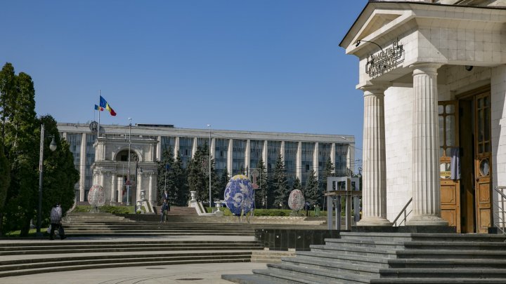 Holiday atmosphere in Capital. Easter decorations in Cathedral Square (PHOTO REPORT)