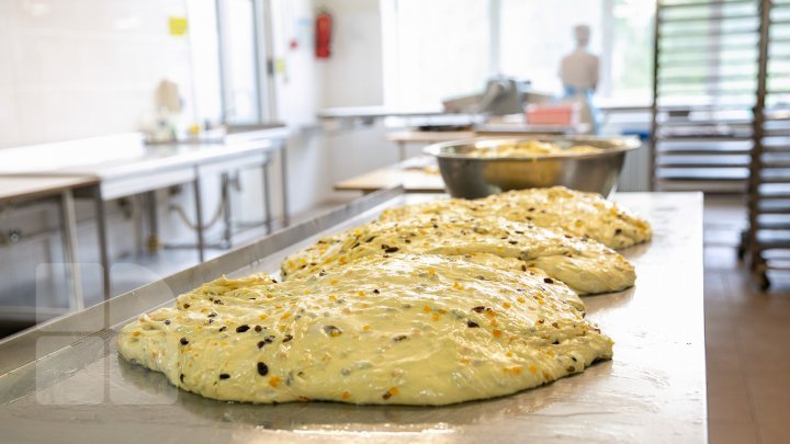 Getting ready for Easter in Moldova. Bakeries work 24/7 (photo report)